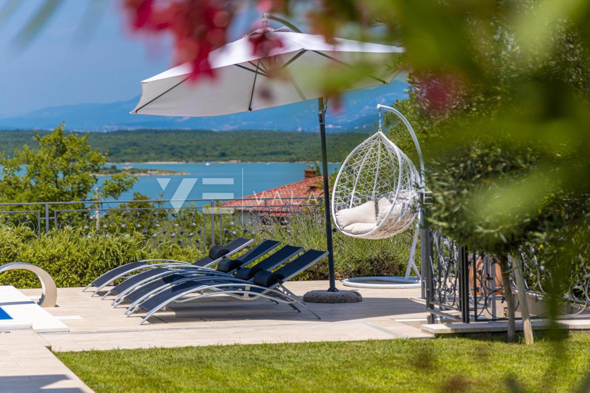 ELEGANTNA MODERNA VILA Z BAZENOM IN POGLEDOM NA MORJE