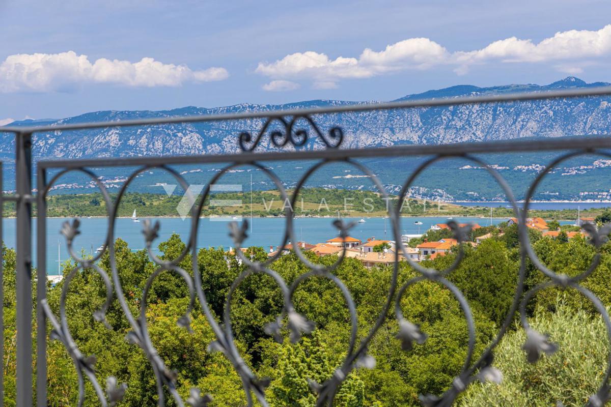 ELEGANTNA MODERNA VILA Z BAZENOM IN POGLEDOM NA MORJE