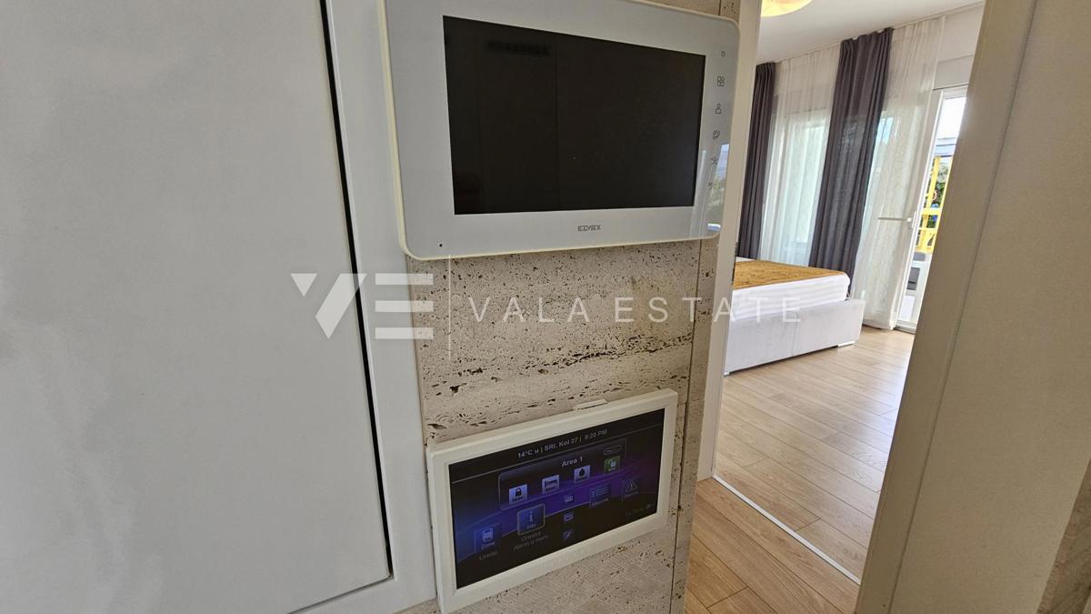 ELEGANTNA MODERNA VILA Z BAZENOM IN POGLEDOM NA MORJE