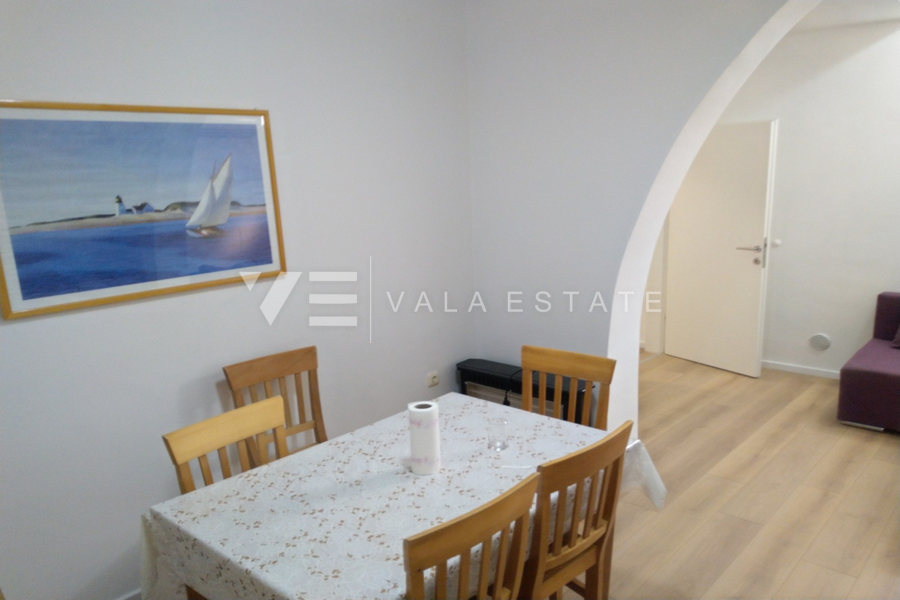 OPREMLJENI ENOSOBNI APARTMA V KLETI
