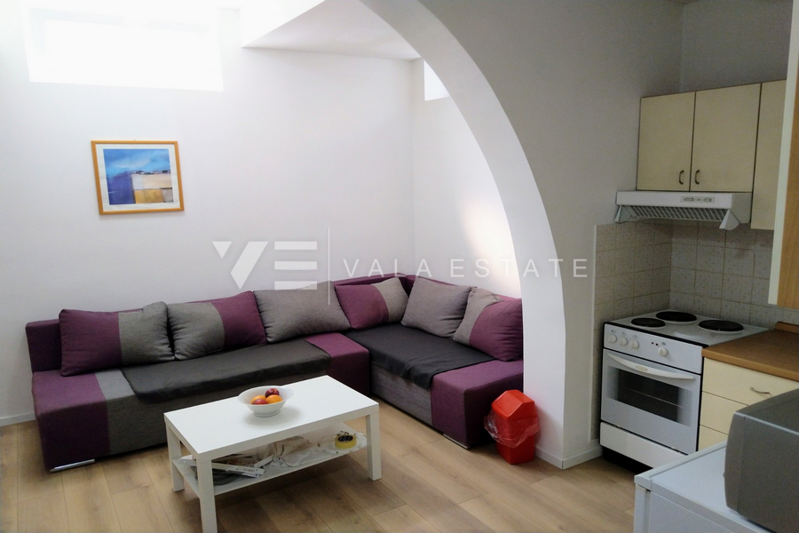 OPREMLJENI ENOSOBNI APARTMA V KLETI