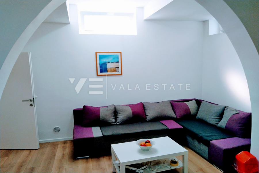 OPREMLJENI ENOSOBNI APARTMA V KLETI