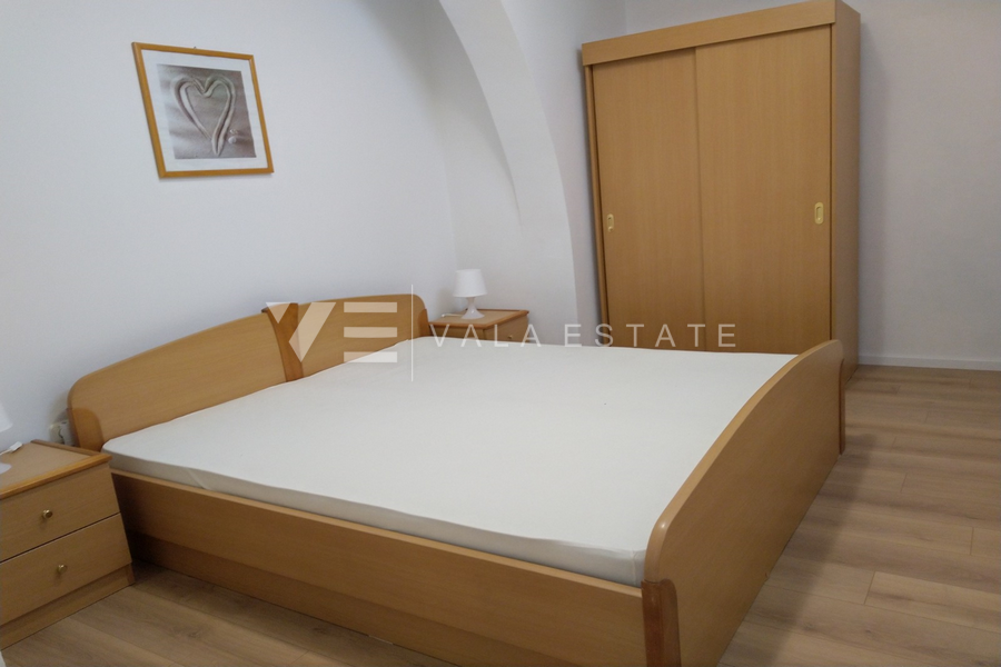 OPREMLJENI ENOSOBNI APARTMA V KLETI