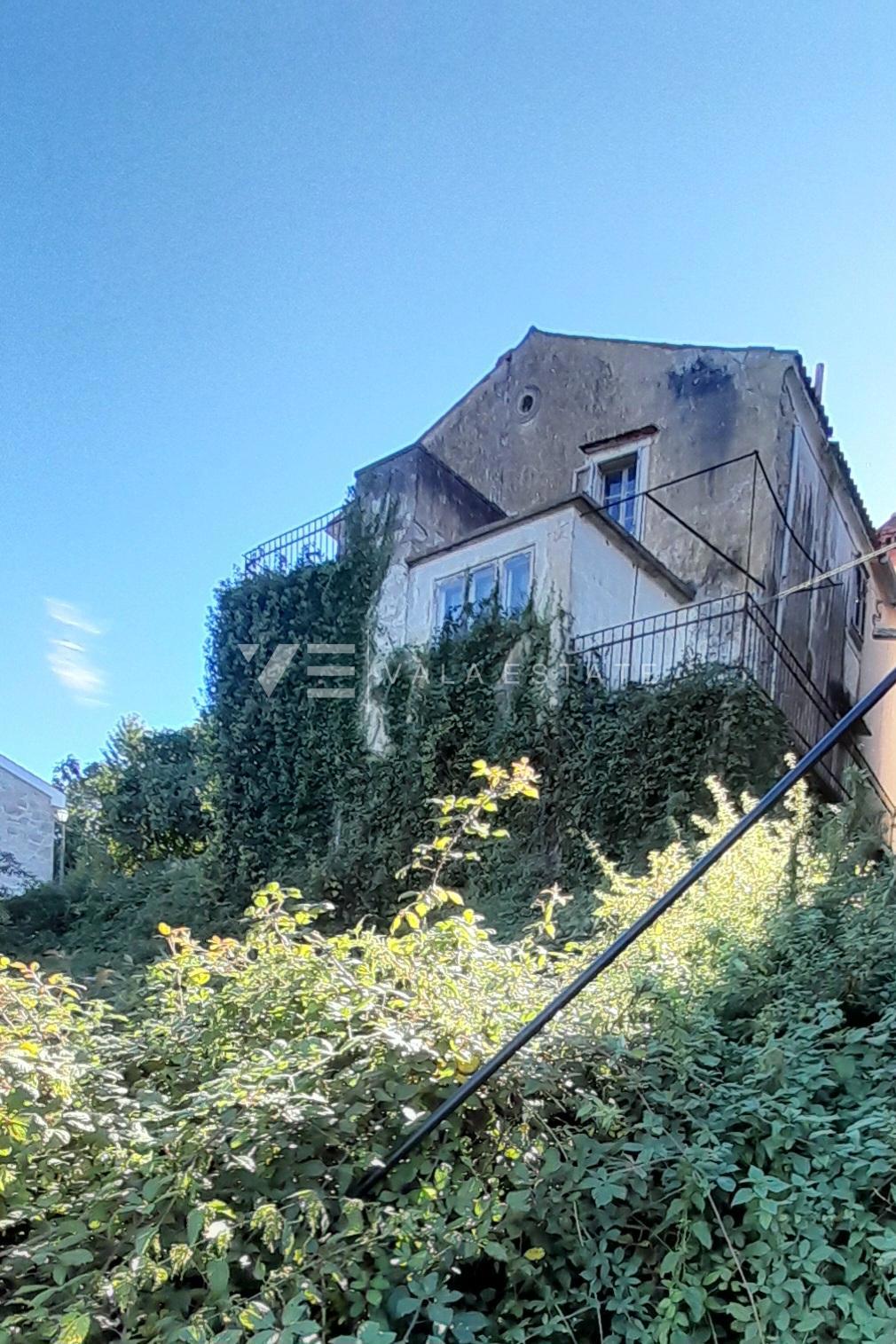 STARODOBNA STAVBA ZA OBNOVO Z VELIKIM POTENCIALOM