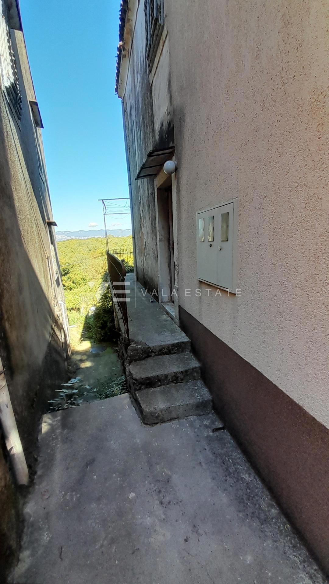 STARODOBNA STAVBA ZA OBNOVO Z VELIKIM POTENCIALOM