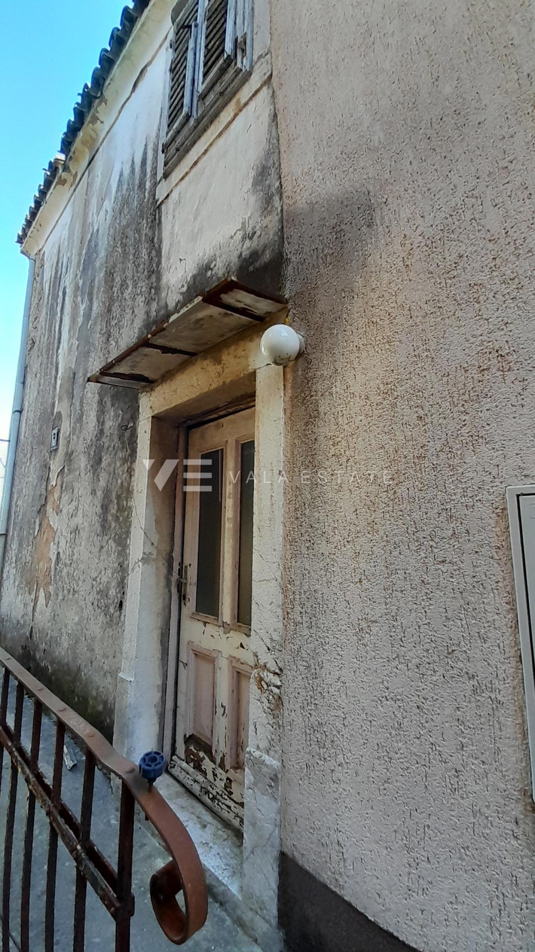 STARODOBNA STAVBA ZA OBNOVO Z VELIKIM POTENCIALOM