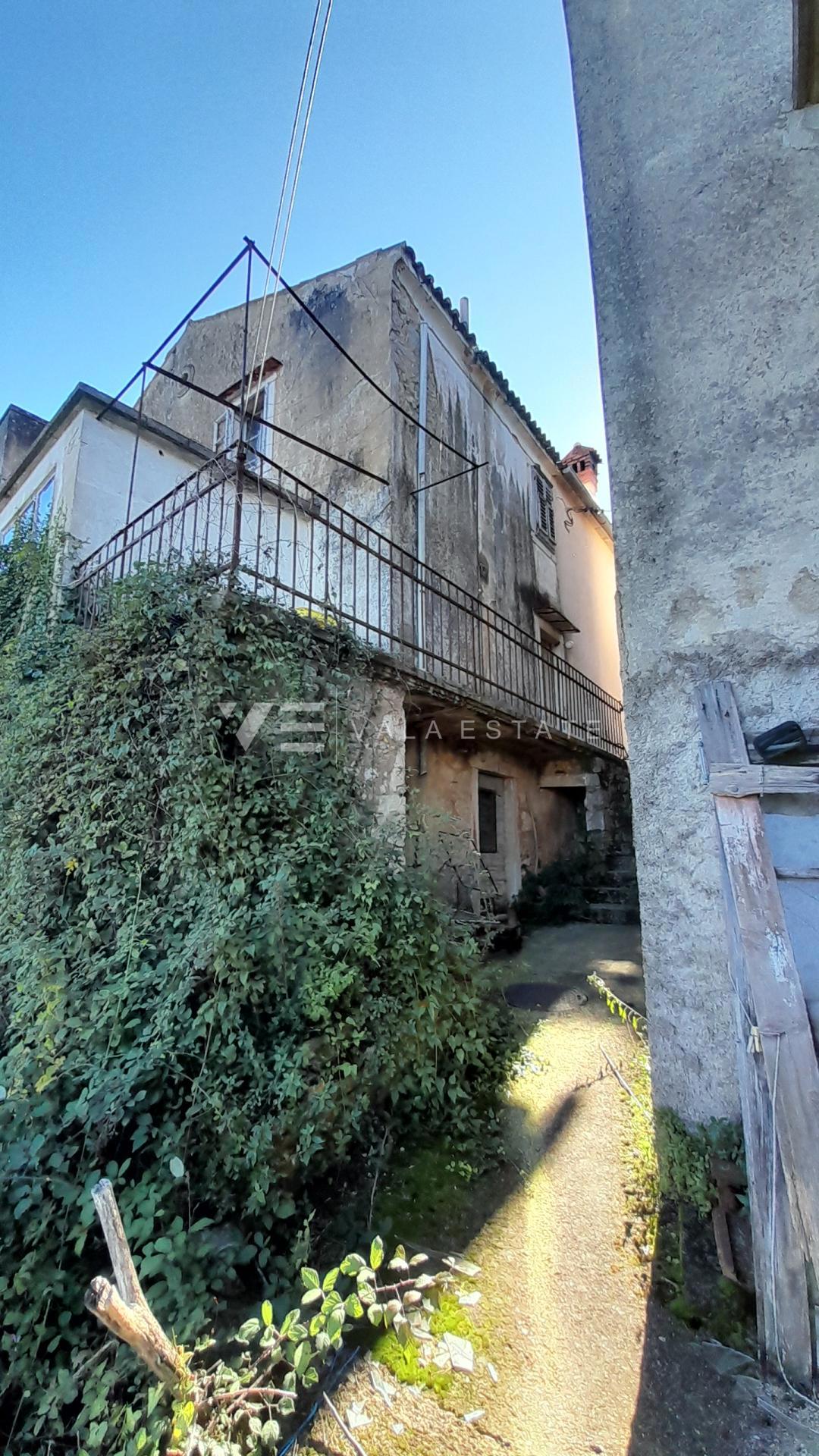 STARODOBNA STAVBA ZA OBNOVO Z VELIKIM POTENCIALOM