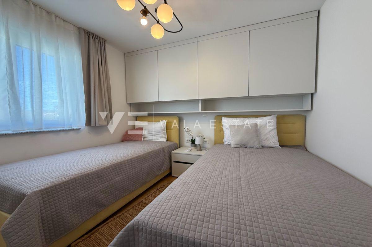 MODERNI APARTMA Z POGLEDOM NA MORJE V BLIŽINI PLAŽE