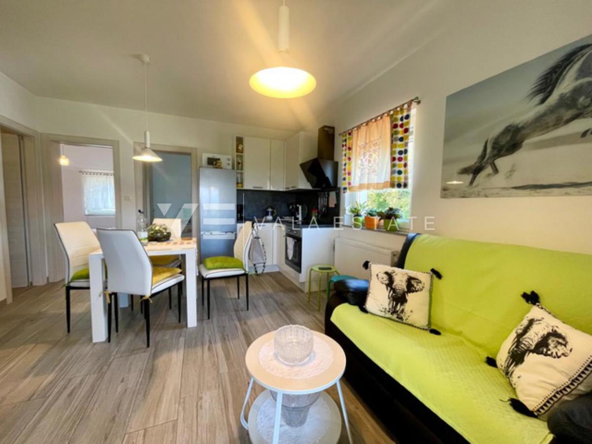 OPREMLJENI APARTMA NA MIRNI LOKACIJI