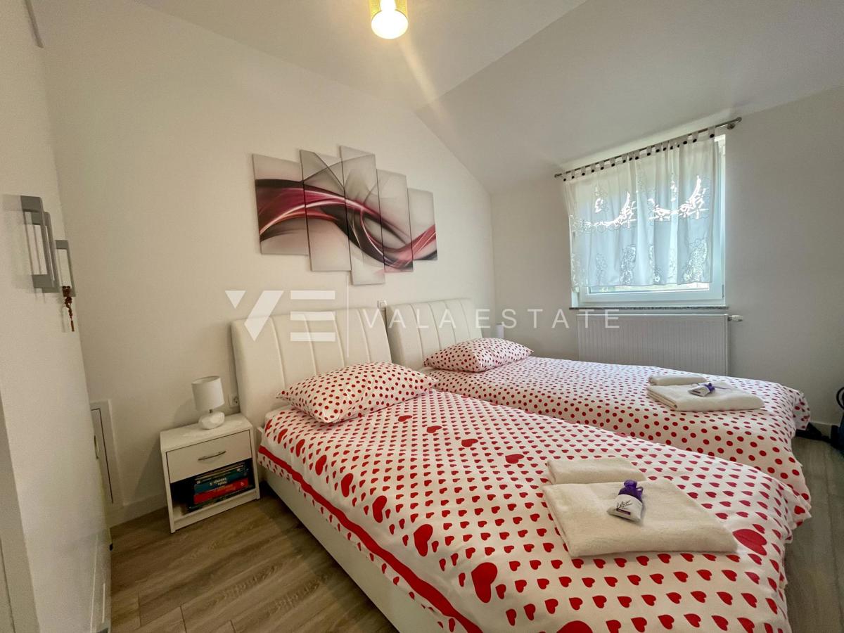 OPREMLJENI APARTMA NA MIRNI LOKACIJI