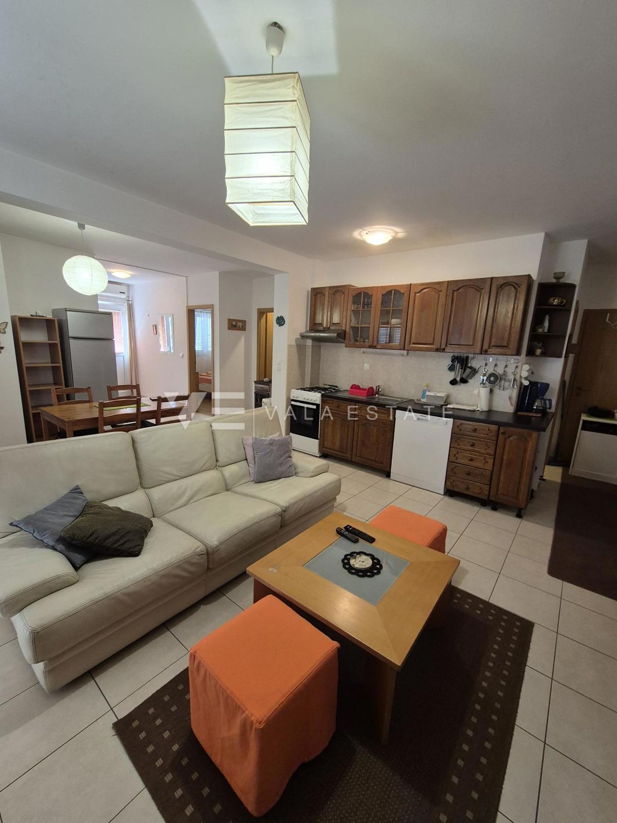 PRITLIČNI APARTMA Z VRTOM NA ODLIČNI LOKACIJI