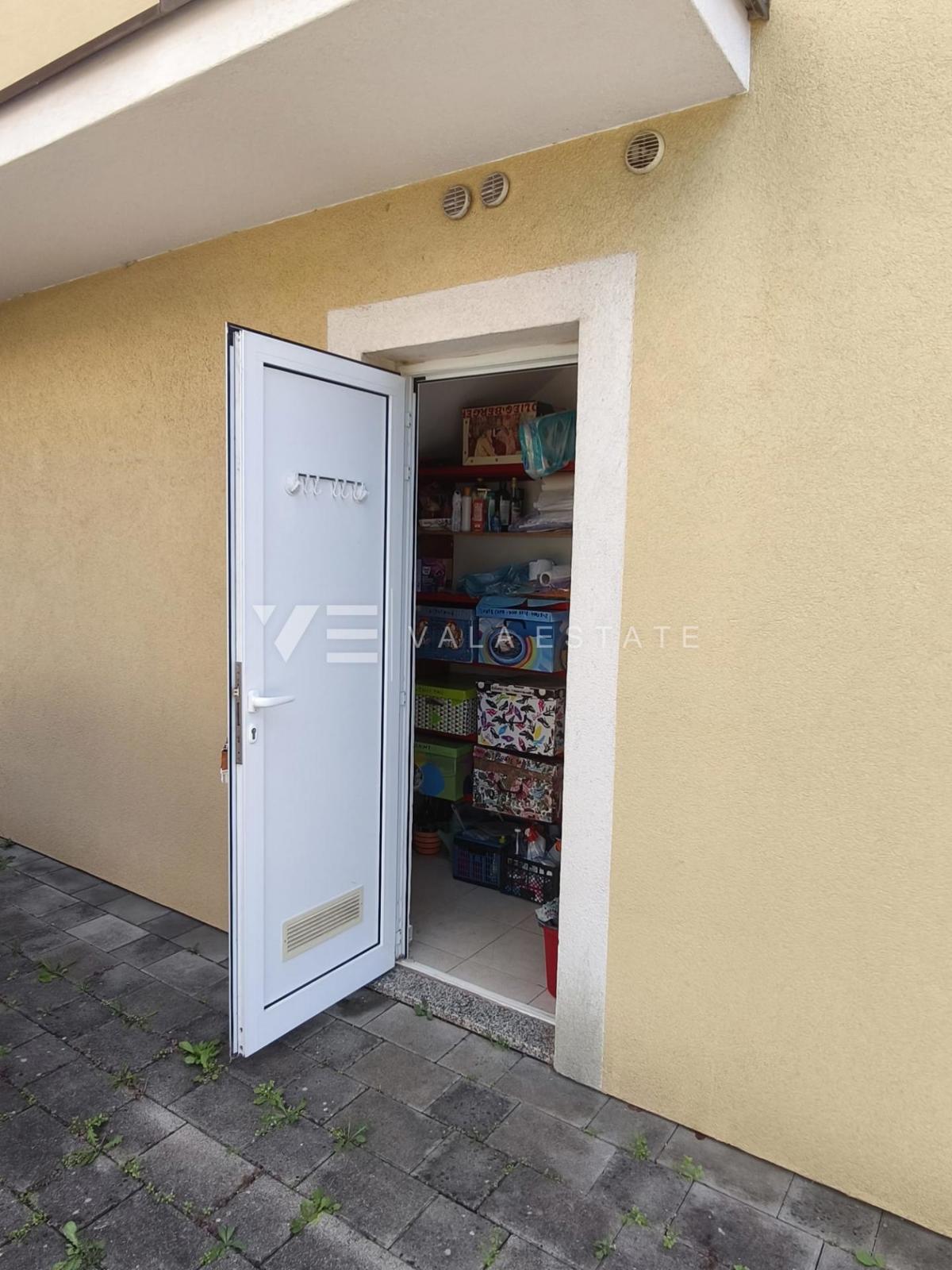 PRITLIČNI APARTMA Z VRTOM NA ODLIČNI LOKACIJI