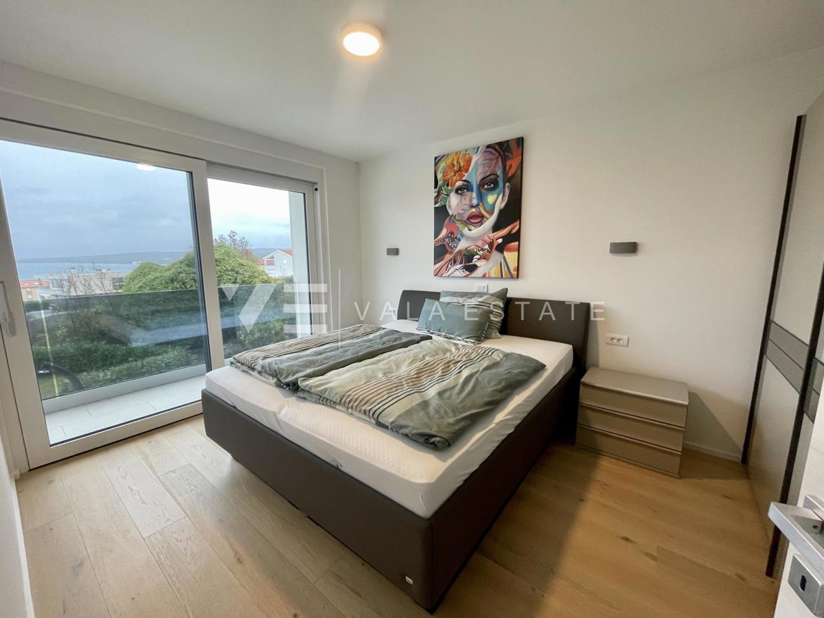 LUKSUZNI APARTMA Z POGLEDOM NA MORJE NA ATRAKTIVNI LOKACIJI