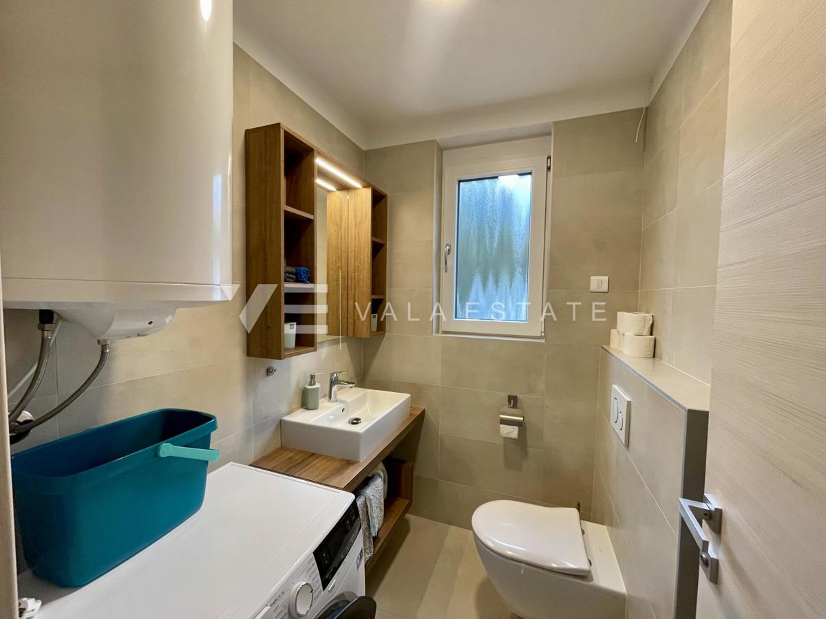 LUKSUZNI APARTMA Z POGLEDOM NA MORJE NA ATRAKTIVNI LOKACIJI