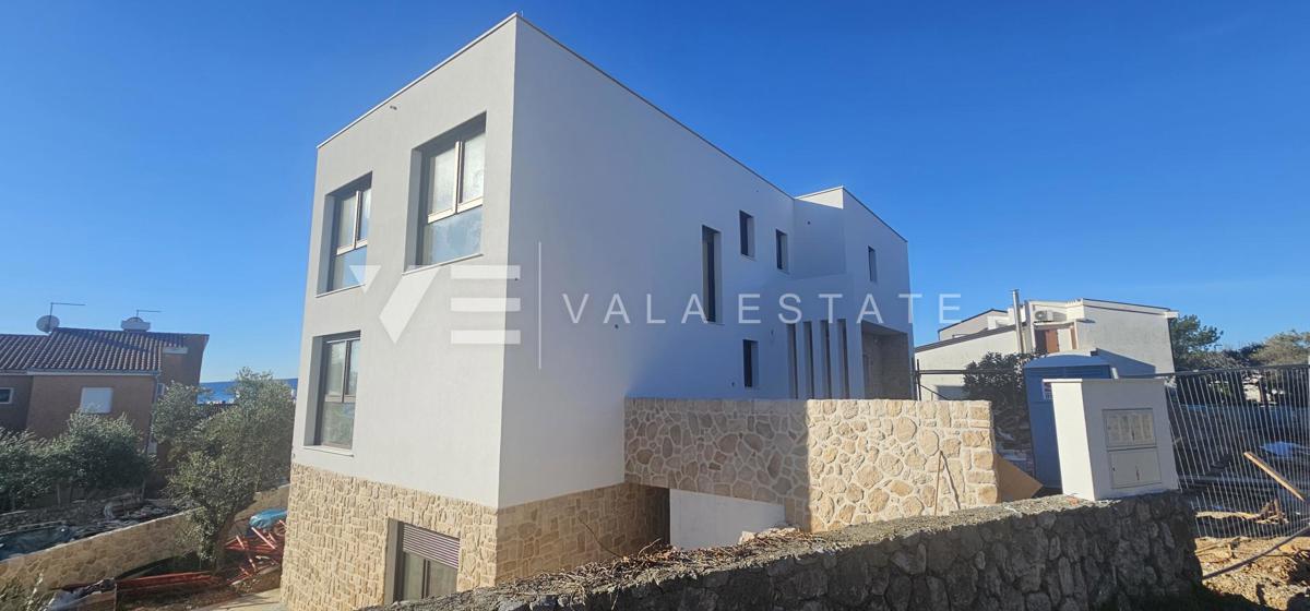 DVONADSTROPNI APARTMA V NOVI STAVBI S POGLEDOM NA MORJE