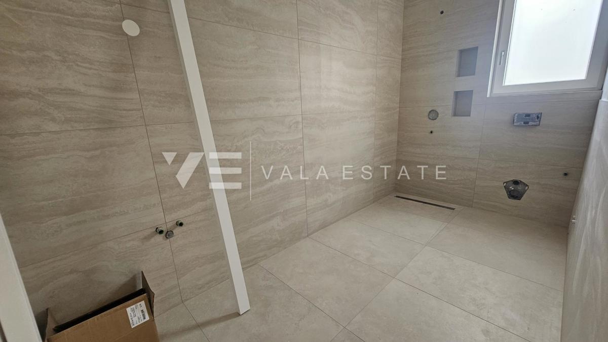 DVONADSTROPNI APARTMA V NOVI STAVBI S POGLEDOM NA MORJE