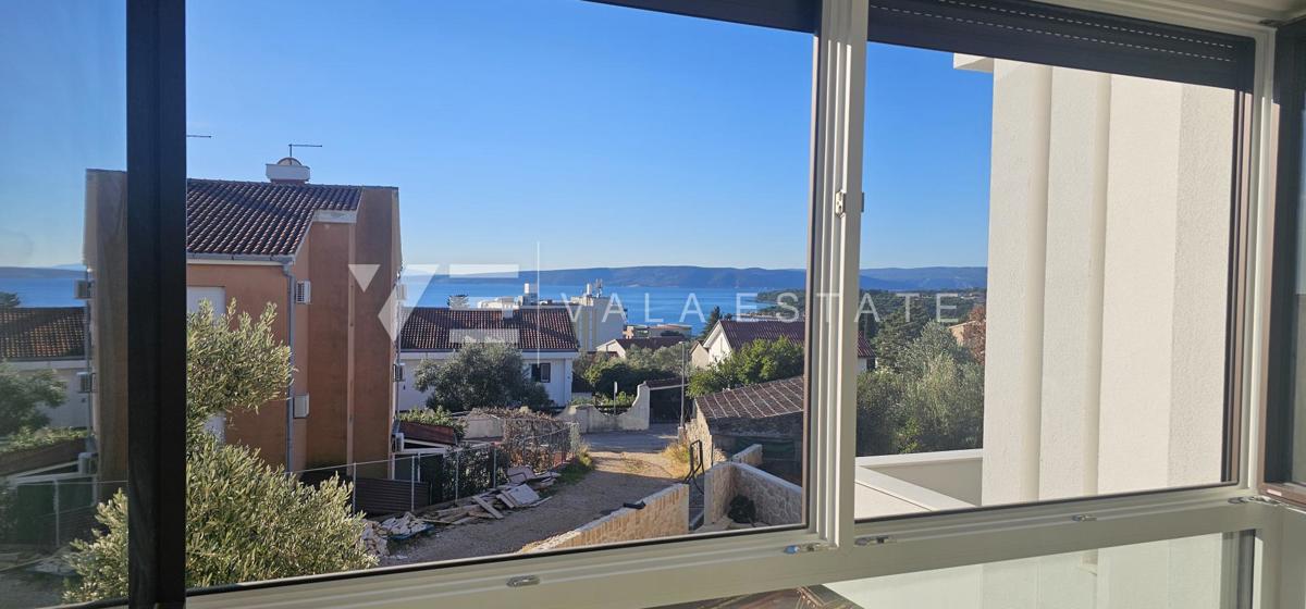 DVONADSTROPNI APARTMA V NOVI STAVBI S POGLEDOM NA MORJE