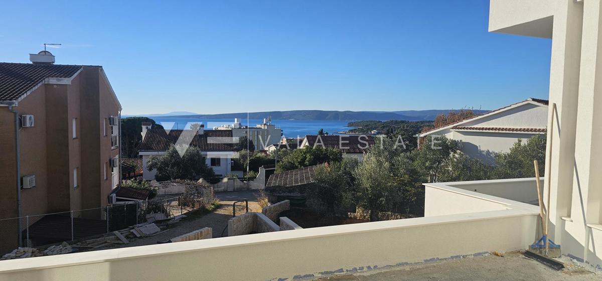 DVONADSTROPNI APARTMA V NOVI STAVBI S POGLEDOM NA MORJE