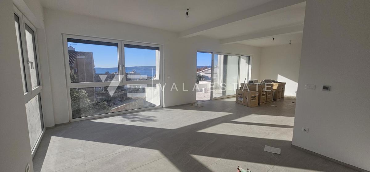 DVONADSTROPNI APARTMA V NOVI STAVBI S POGLEDOM NA MORJE