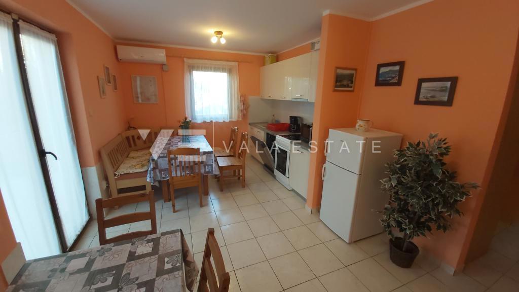 PRITLIČNI APARTMA Z VRTOM NA ATRAKTIVNI LOKACIJI