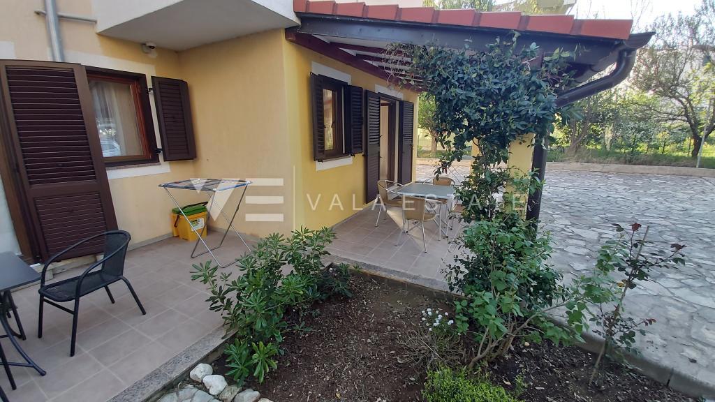 PRITLIČNI APARTMA Z VRTOM NA ATRAKTIVNI LOKACIJI