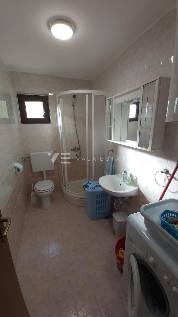 PRITLIČNI APARTMA Z VRTOM NA ATRAKTIVNI LOKACIJI