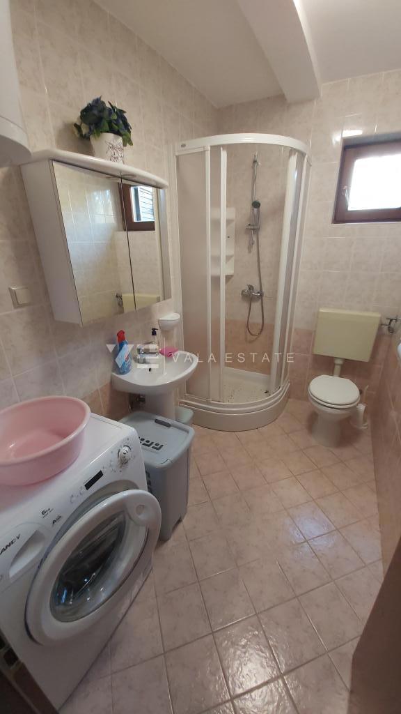 PRITLIČNI APARTMA Z VRTOM NA ATRAKTIVNI LOKACIJI