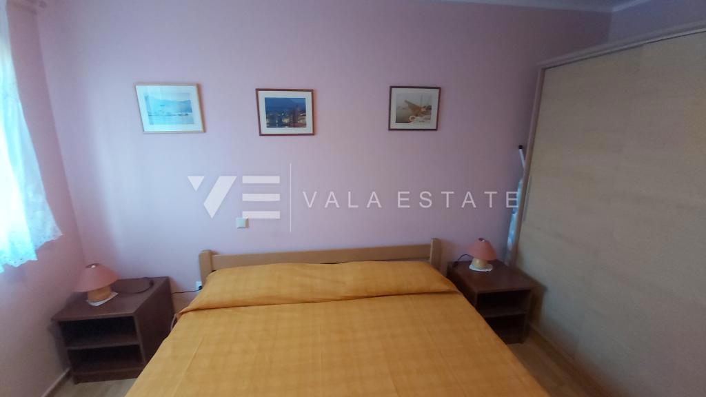 PRITLIČNI APARTMA Z VRTOM NA ATRAKTIVNI LOKACIJI