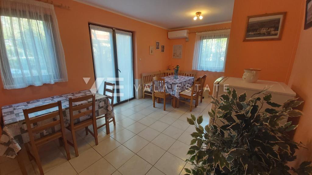 PRITLIČNI APARTMA Z VRTOM NA ATRAKTIVNI LOKACIJI