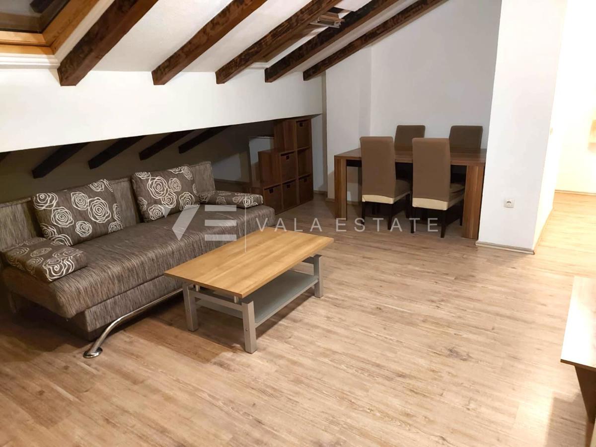 DVA OPREMLJENA APARTMAJA Z VRTOM NA MIRNI LOKACIJI