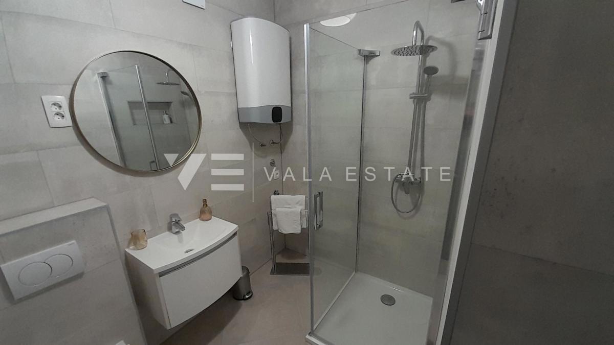 PRITLIČNI APARTMA Z VRTOM NA MIRNI LOKACIJI