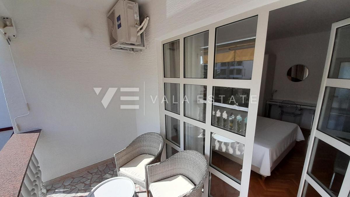 PRITLIČNI APARTMA Z VRTOM NA MIRNI LOKACIJI