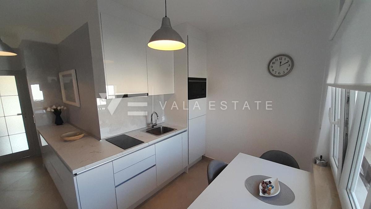 PRITLIČNI APARTMA Z VRTOM NA MIRNI LOKACIJI