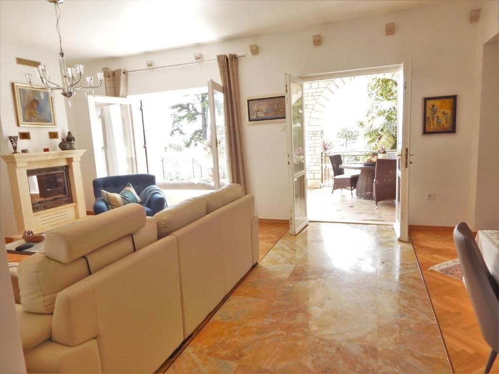 Luksuzna vila z bazenom, prva vrsta do morja, Umag
