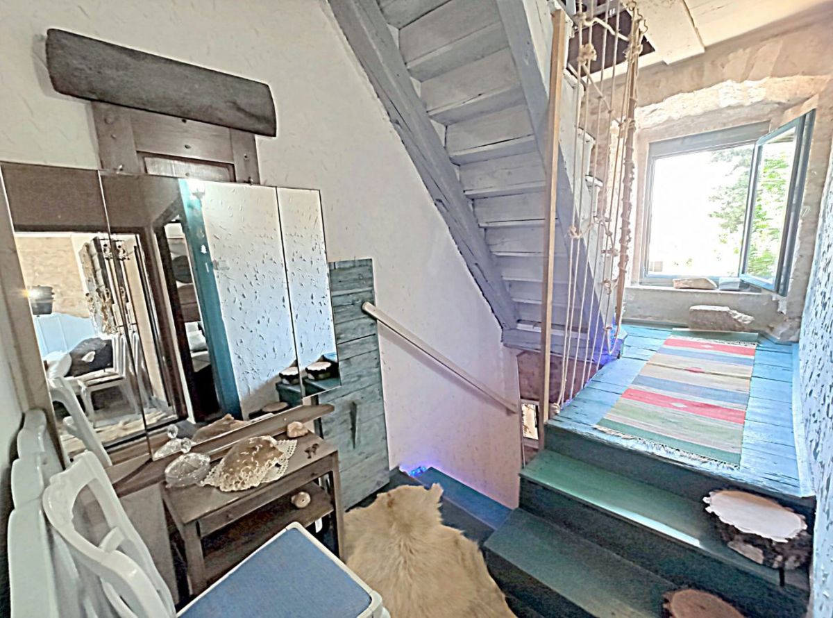 Lepa kamnita hiša dvojček, blizu Marčane