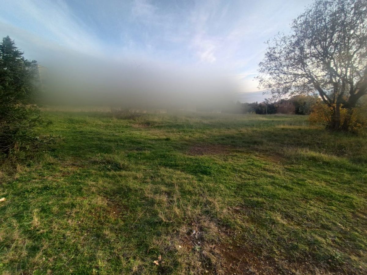 Gradbeno zemljišče s pogledom na morje, v bližini Vodnjana