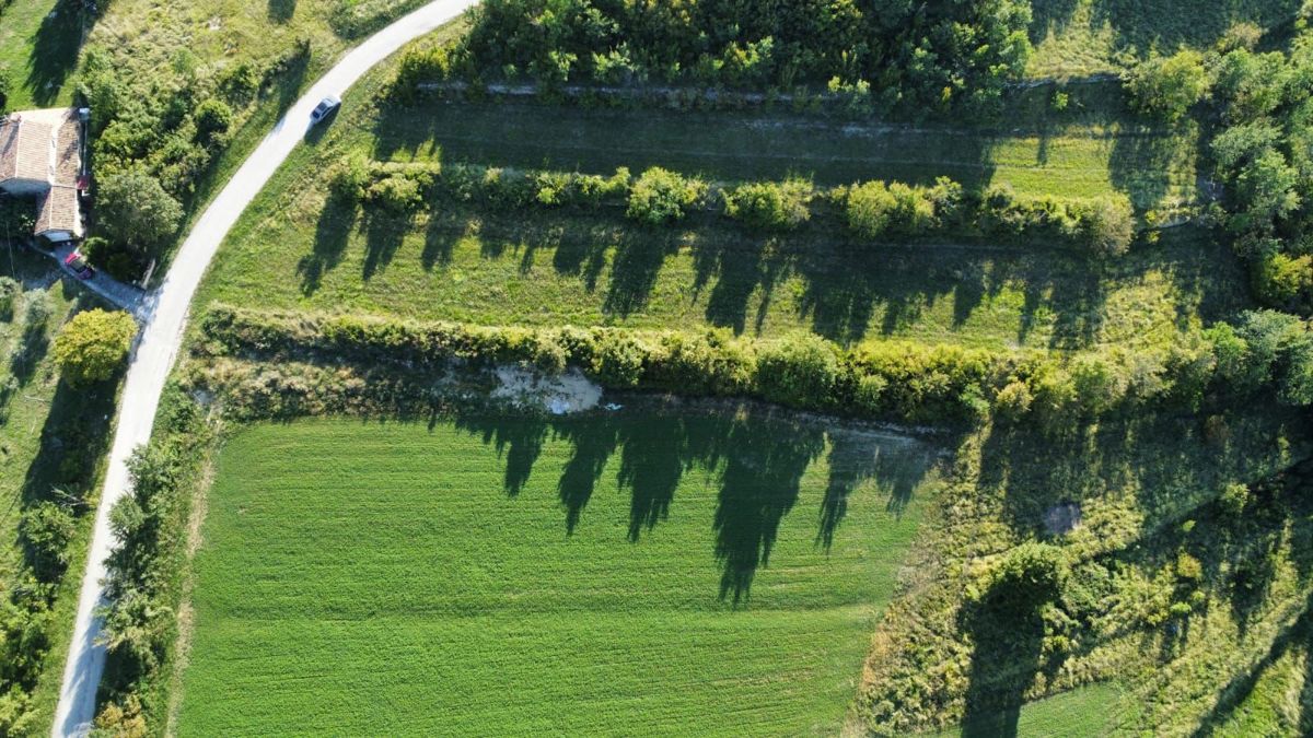 Oprtalj, Gradbeno zemljišče z edinstvenim pogledom in gradbenim dovoljenjem