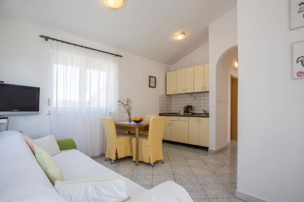 Apartmajska hiša s poslovnim prostorom, Fažana