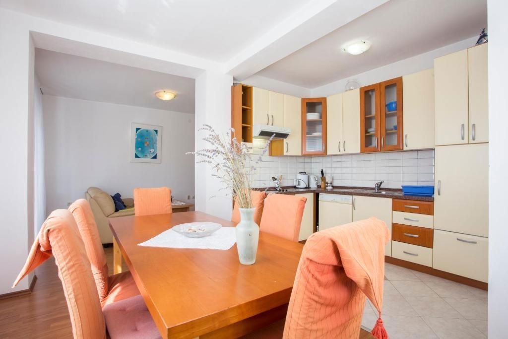 Apartmajska hiša s poslovnim prostorom, Fažana