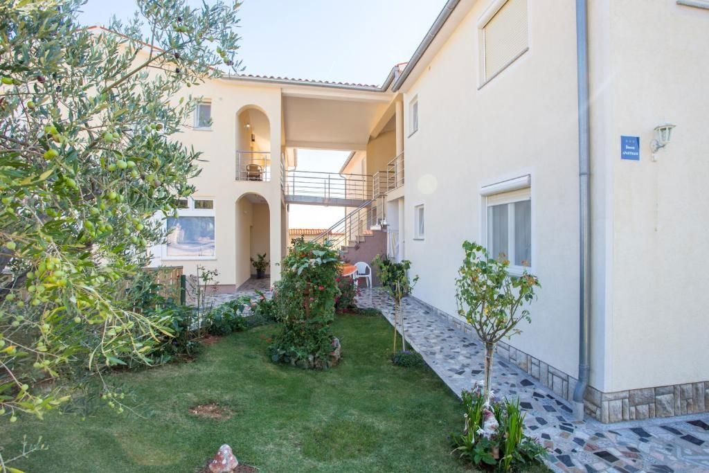 Apartmajska hiša s poslovnim prostorom, Fažana