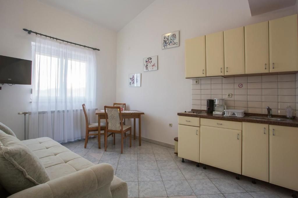 Apartmajska hiša s poslovnim prostorom, Fažana