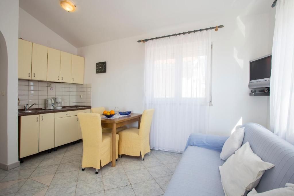 Apartmajska hiša s poslovnim prostorom, Fažana