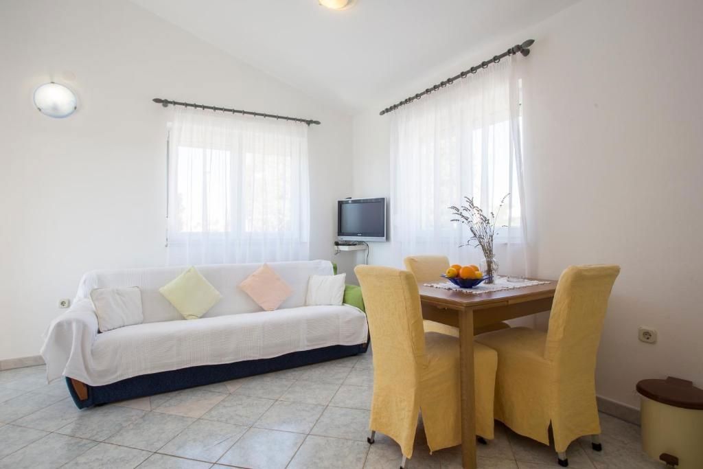 Apartmajska hiša s poslovnim prostorom, Fažana