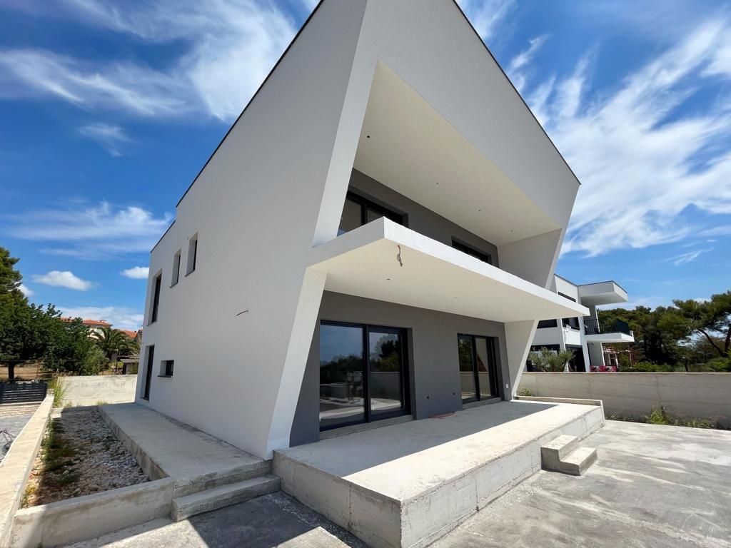 Hiša Medulin, 300m2