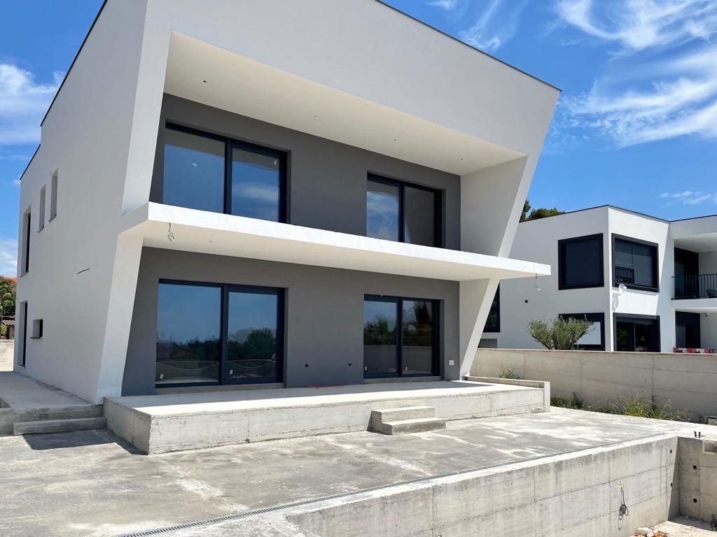 Hiša Medulin, 300m2