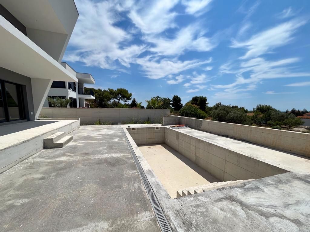 Hiša Medulin, 300m2