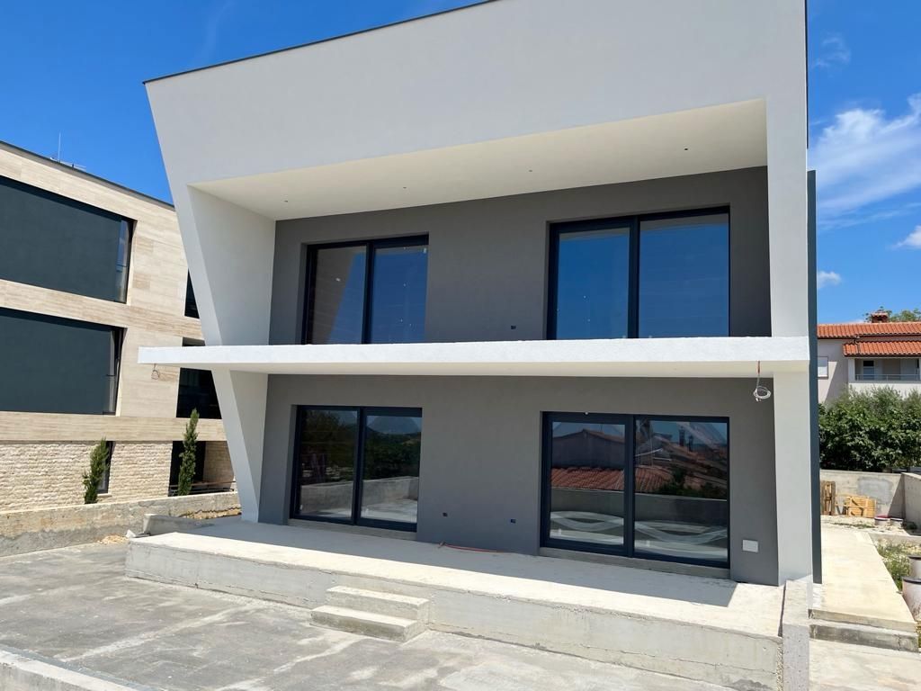 Hiša Medulin, 300m2