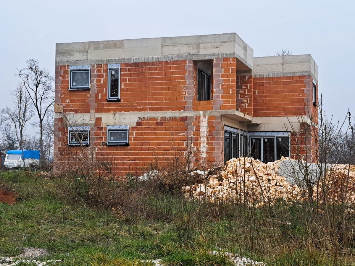 Hiša v gradbeništvu z bazenom in morje, okolico Marčana