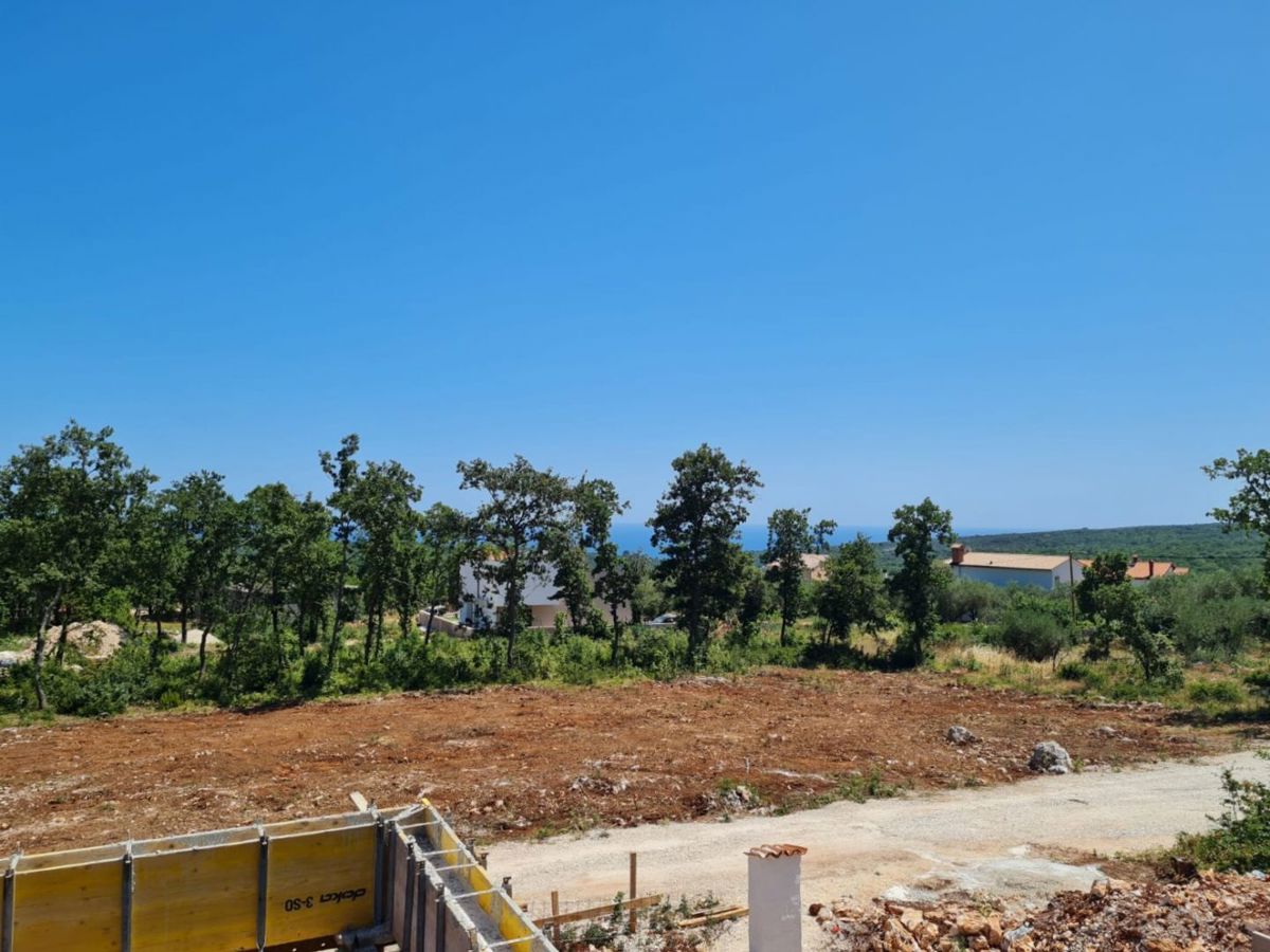 Hiša v gradbeništvu z bazenom in morje, okolico Marčana
