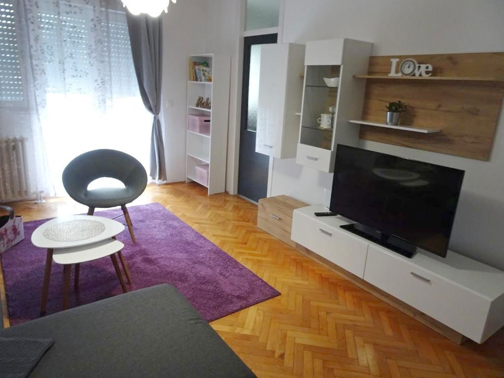 Moderno dvosobno stanovanje z balkonom, Pula